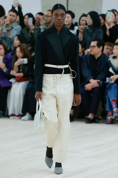 Look 28